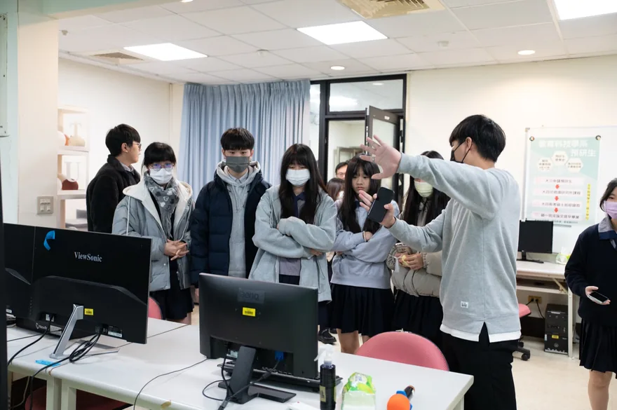 淡江大學教育科技系｜數位媒體營 — 許軒豪 Howard Hsu