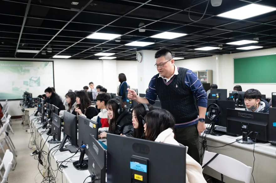 淡江大學教育科技系｜數位媒體營 — 許軒豪 Howard Hsu