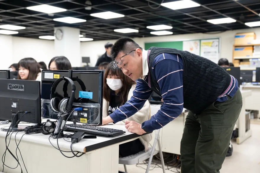 淡江大學教育科技系｜數位媒體營 — 許軒豪 Howard Hsu