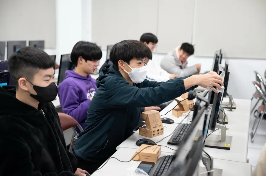 淡江大學教育科技系｜數位媒體營 — 許軒豪 Howard Hsu