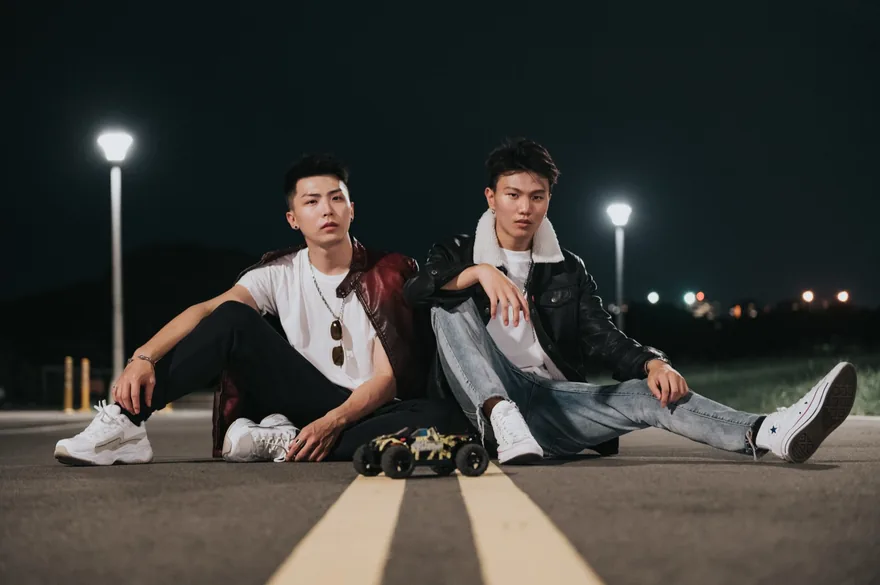 Crossing 編輯攝影 — 許軒豪 Howard Hsu
