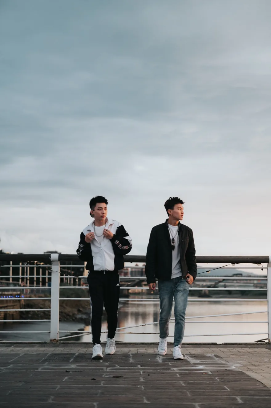 Crossing 編輯攝影 — 許軒豪 Howard Hsu